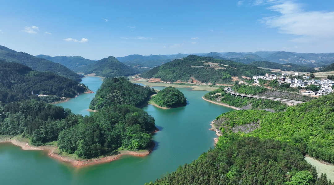 罗平湾子水库：高原明珠的生态史诗与人文华章