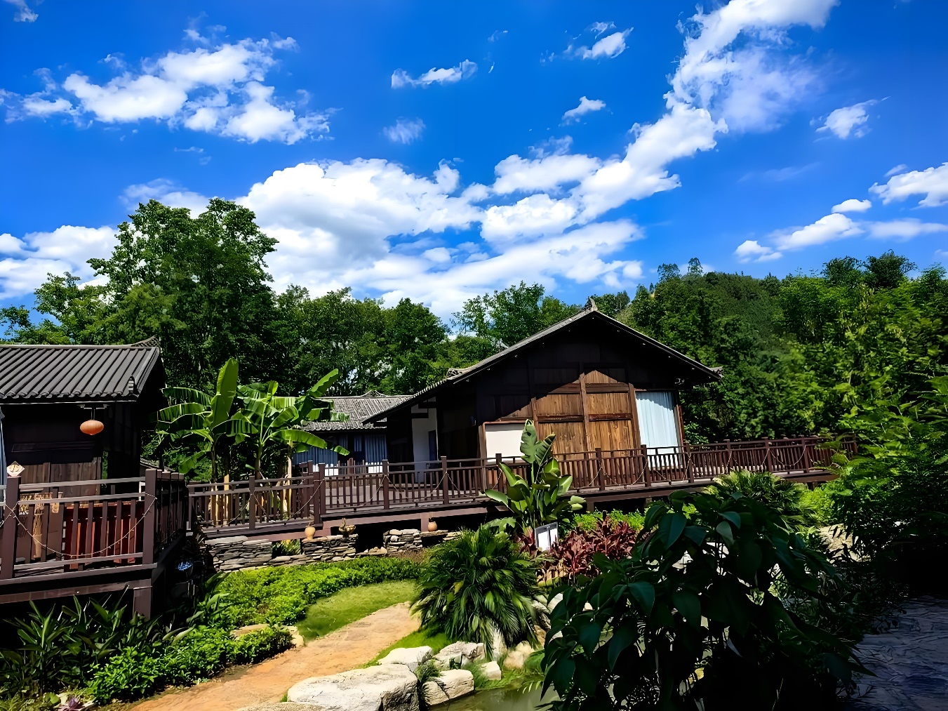 罗平多依河景区：喀斯特秘境中的布依传奇