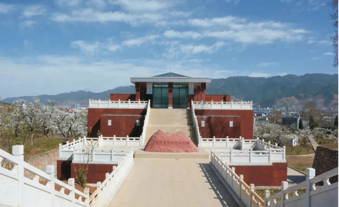 红绿交融的革命圣地：会泽水城扩红文化生态园的三重魅力