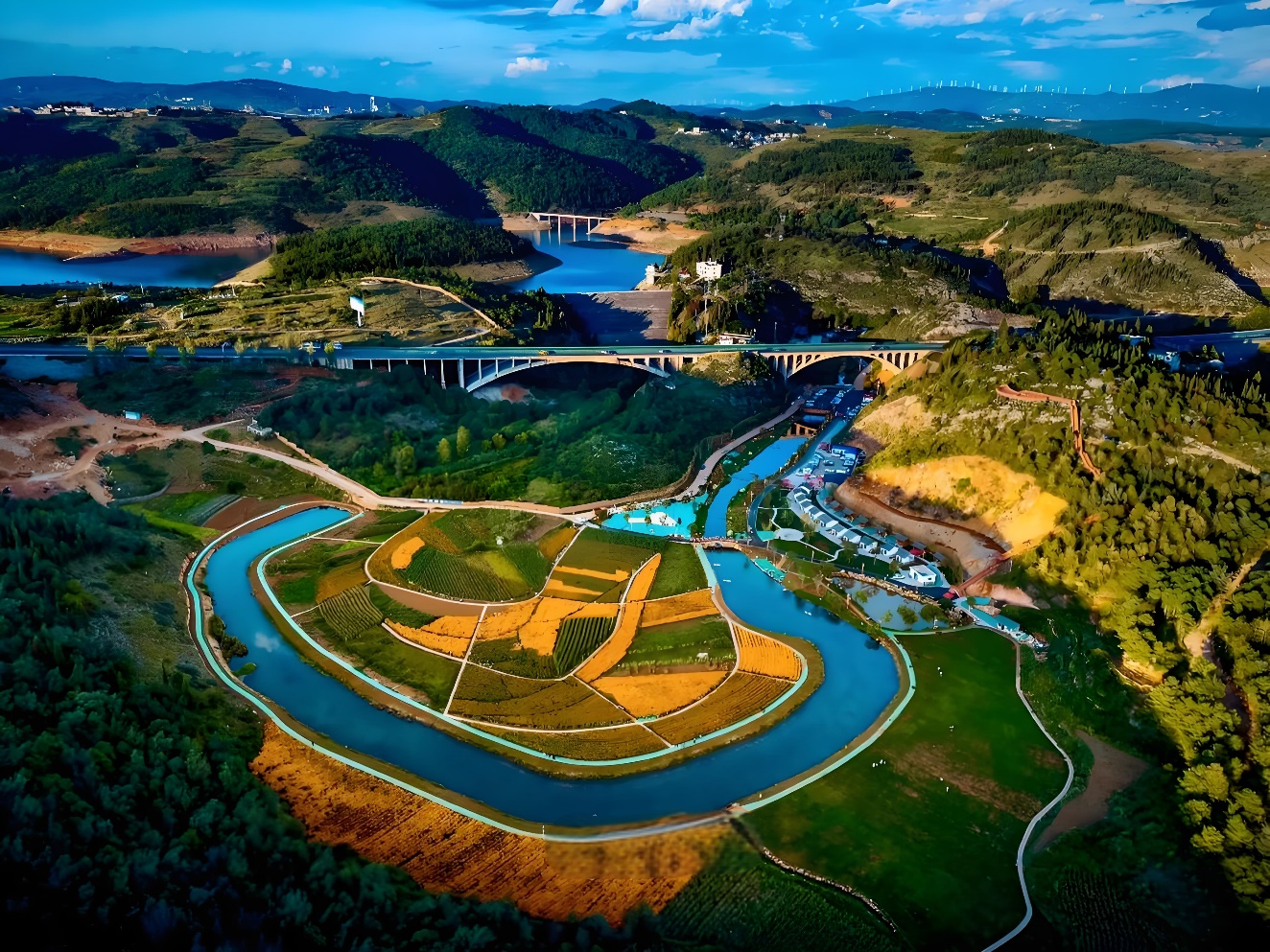 富源月亮湾:诗画山水间的文化瑰宝与秘境探索