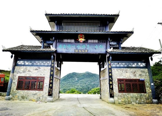 富源古敢樱花谷：秘境樱色与水族文化的浪漫邂逅