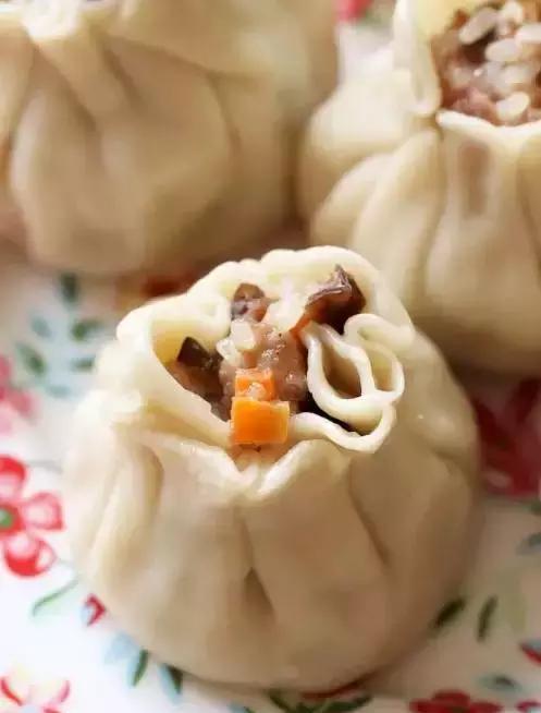 昆明都督烧麦：百年传奇与未来密码