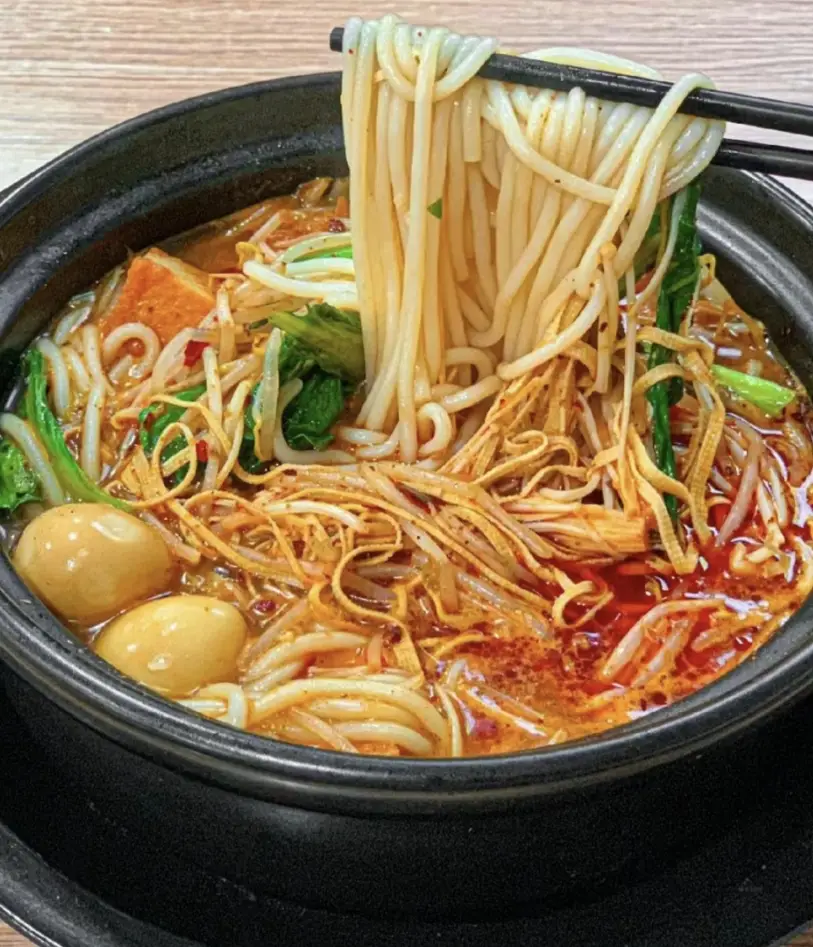 一碗过桥米线里的滇味春秋：从蒙自月夜到世界餐桌的文化解码